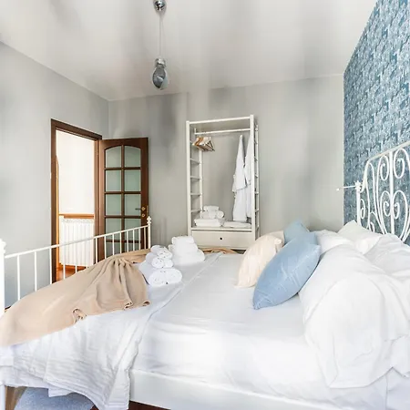 Flat With Balcony Διαμέρισμα *