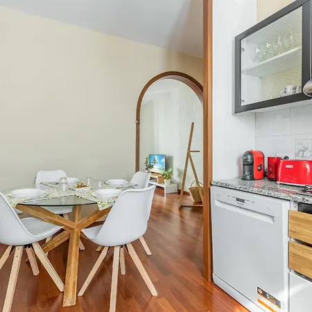 Apartment Flat With Balcony *